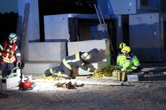 Feuerwehr und Rettungsdienst üben im Betonwerk 