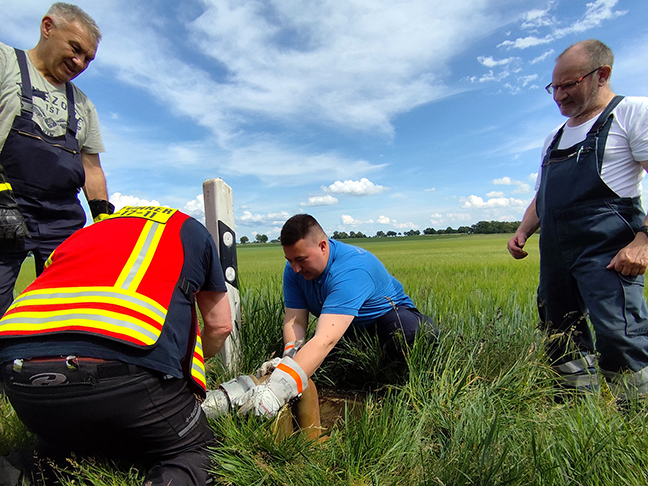 Wasserentnahme aus einer Feldberegnungsanlage. 